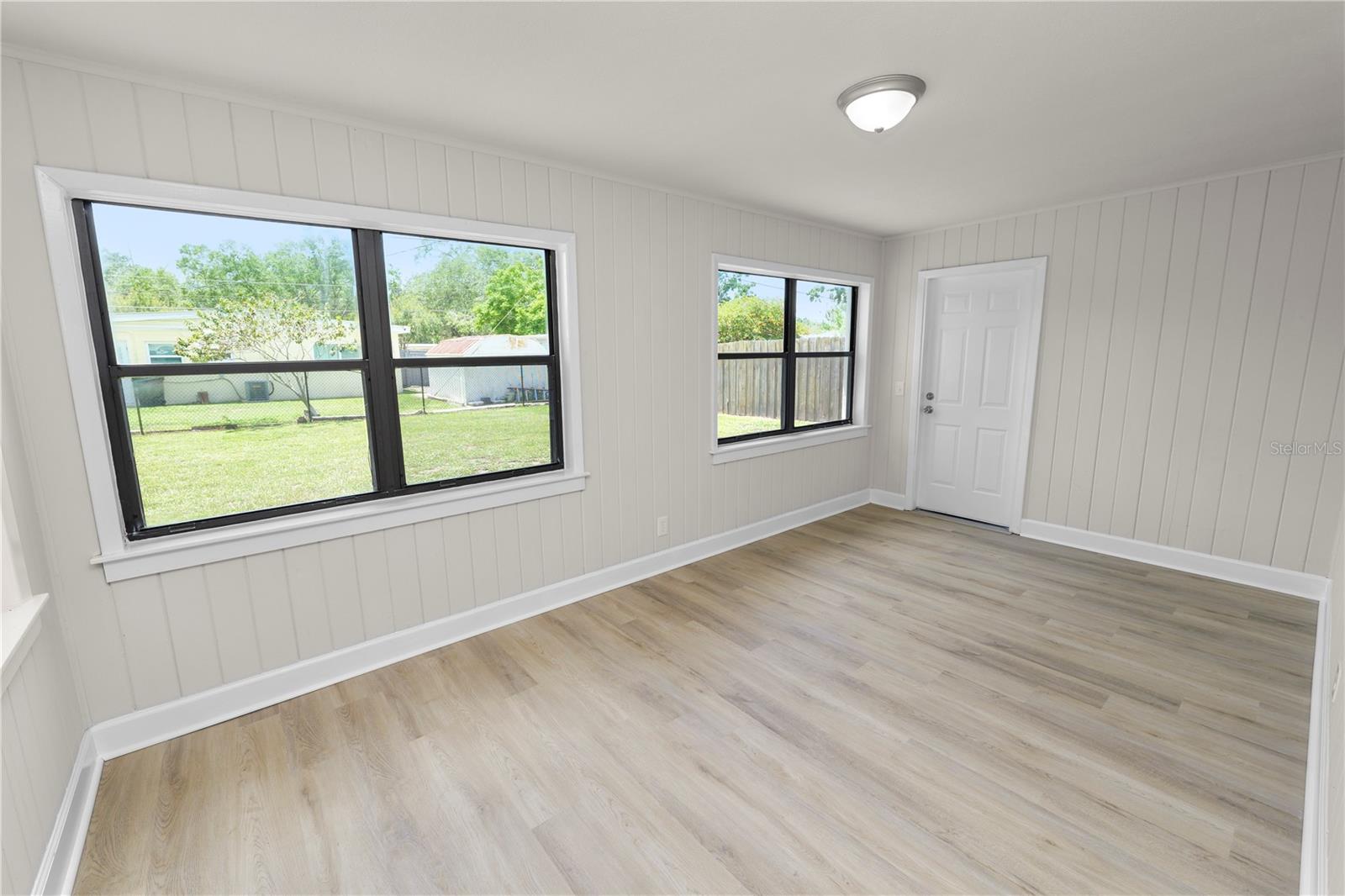 Image 11 of 32 For 2931 Pineway Avenue