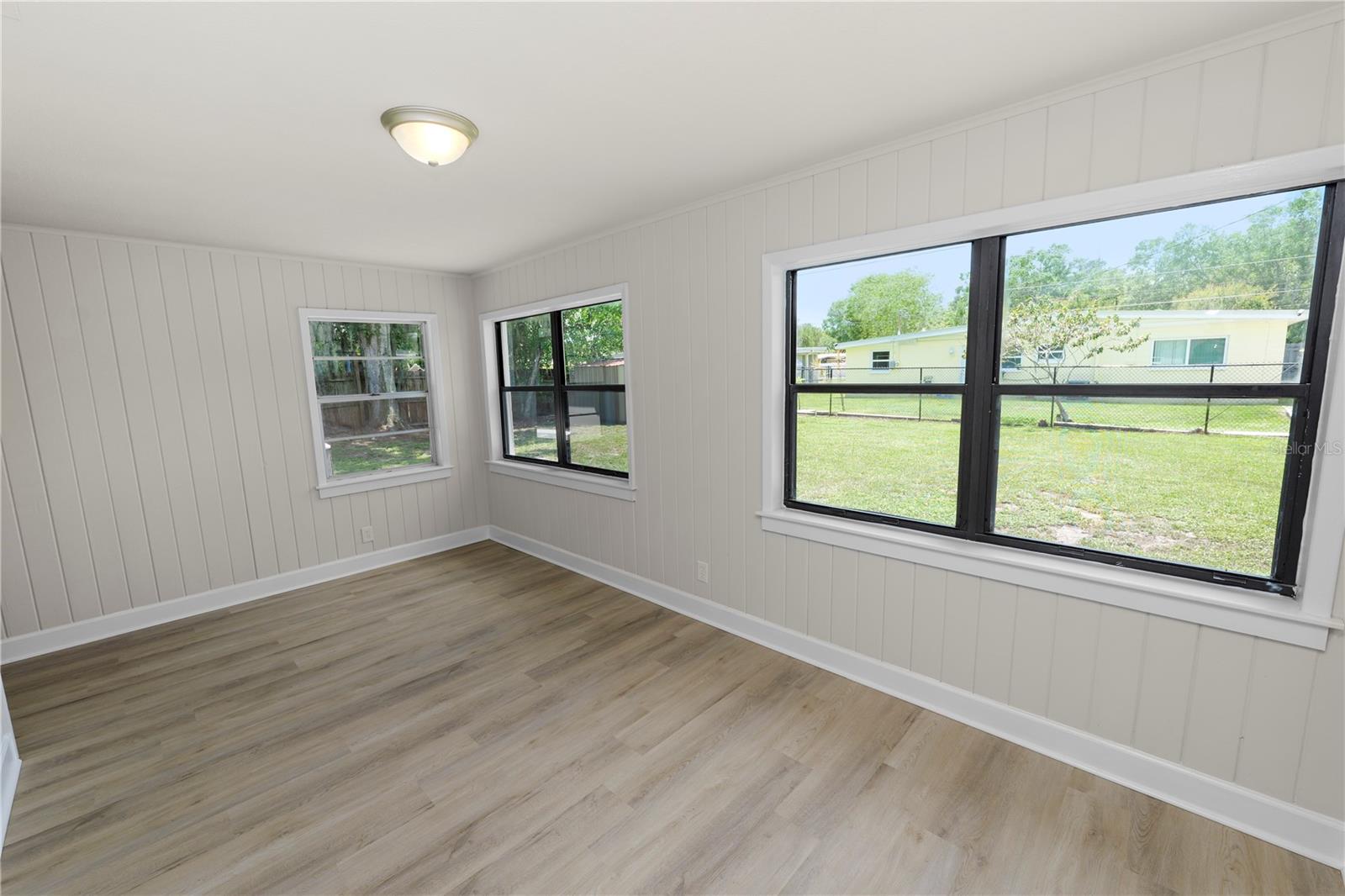 Image 12 of 32 For 2931 Pineway Avenue