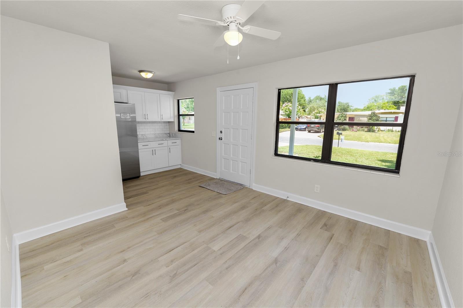 Image 2 of 32 For 2931 Pineway Avenue