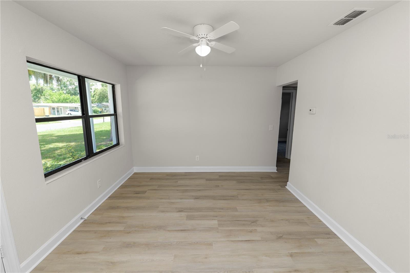 Image 3 of 32 For 2931 Pineway Avenue
