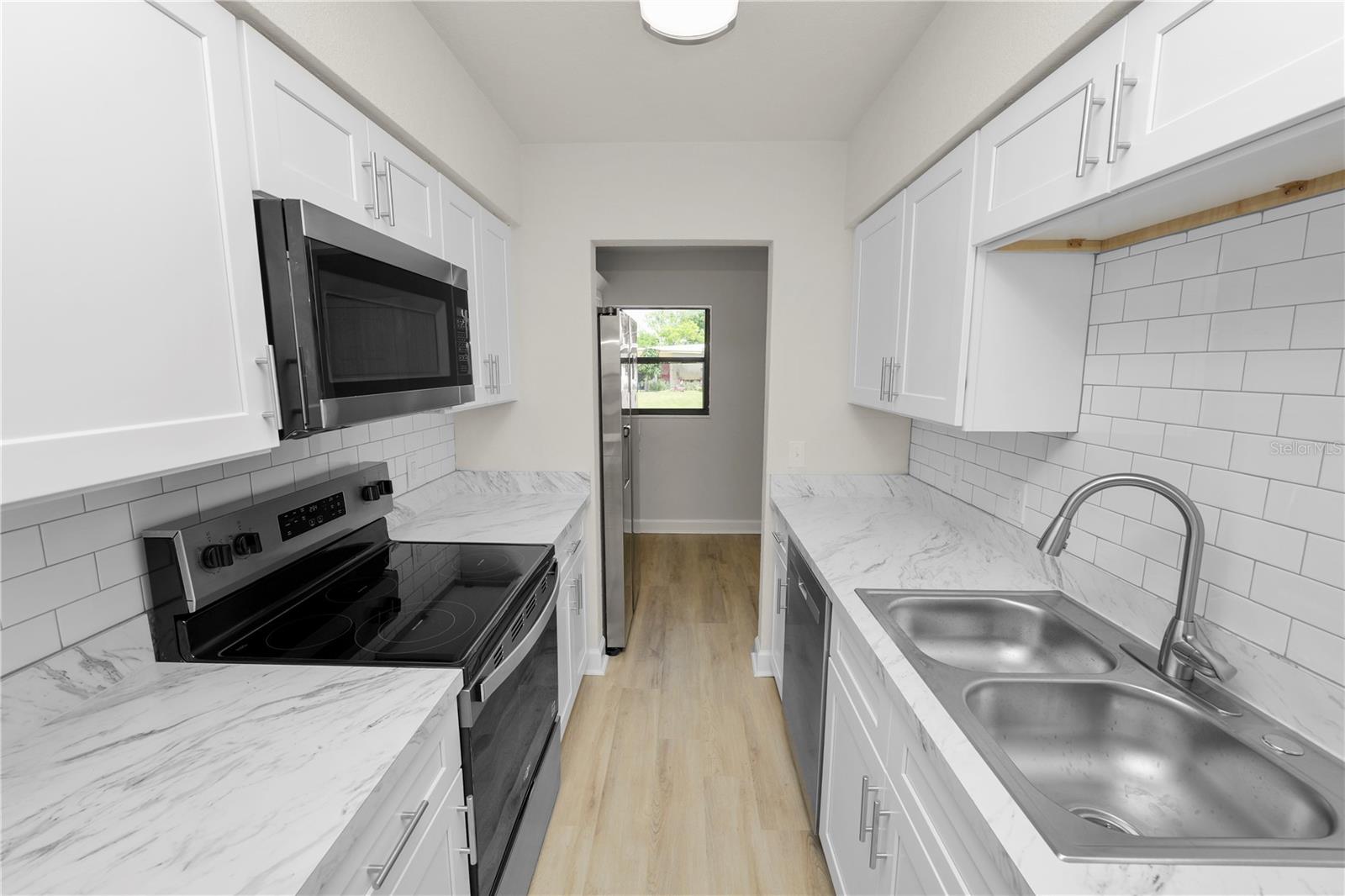 Image 8 of 32 For 2931 Pineway Avenue