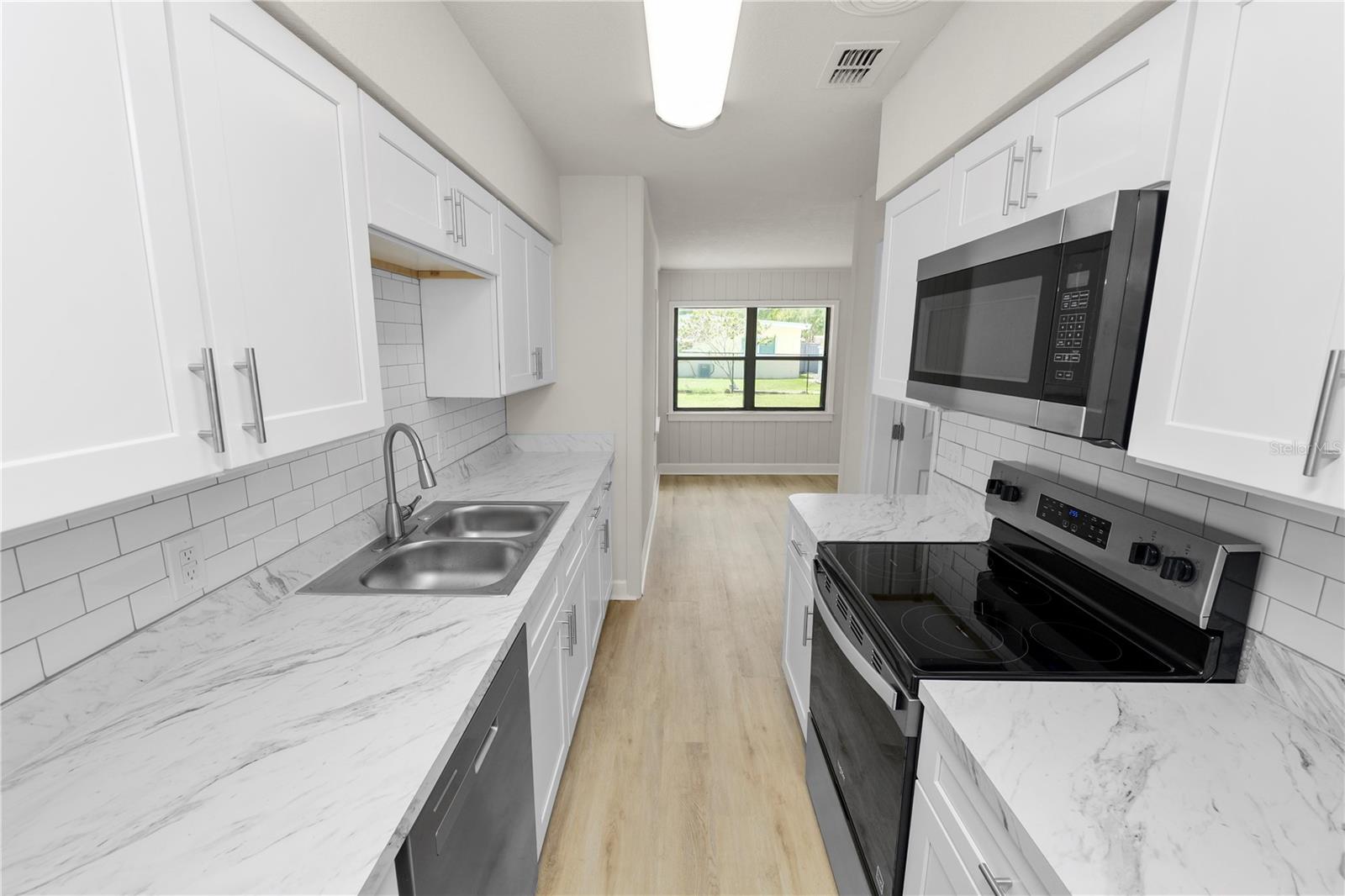 Image 9 of 32 For 2931 Pineway Avenue