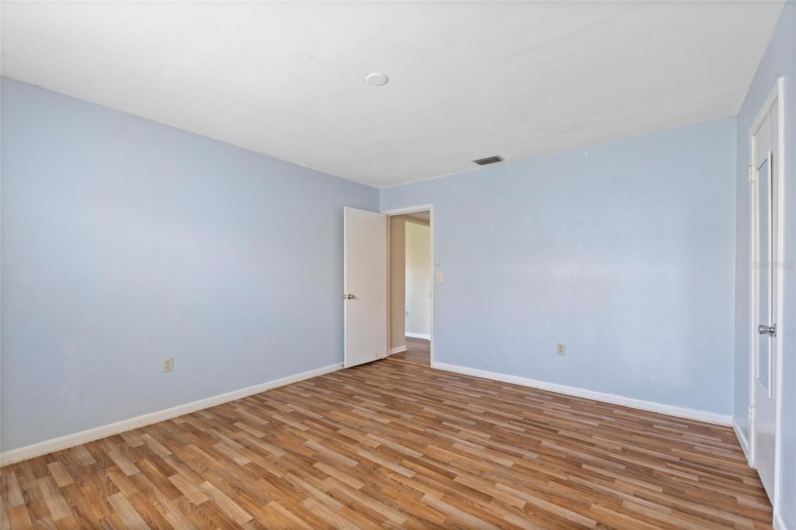 Image 14 of 21 For 486 Cameo Drive