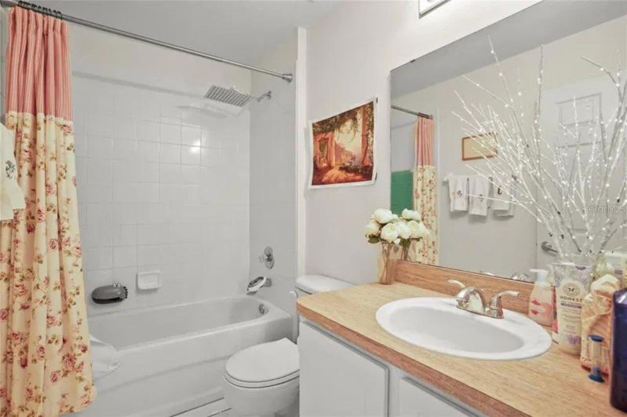 Image 20 of 32 For 3999 Whistlewood Circle