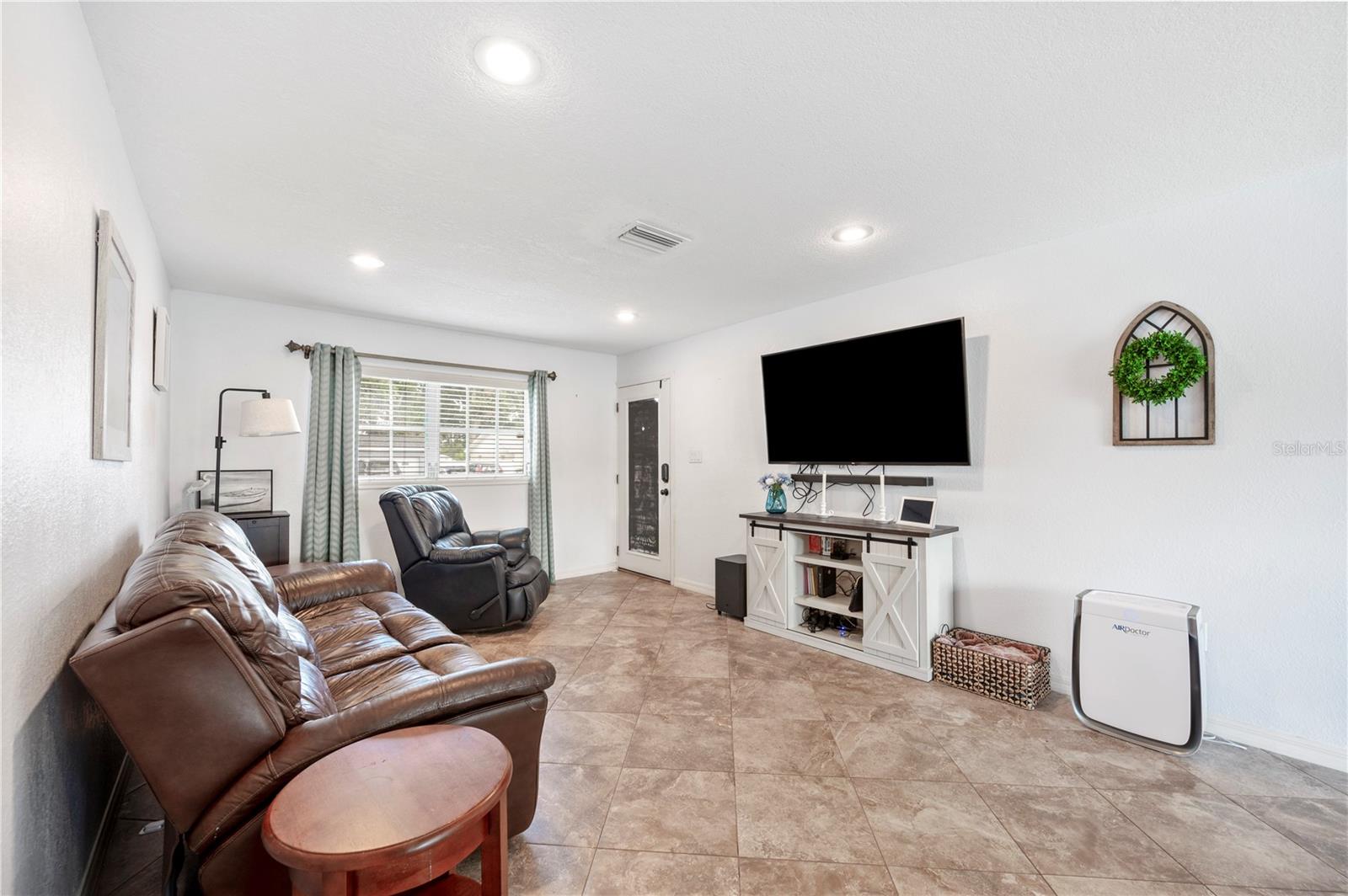 Image 4 of 27 For 3124 Lee Warren Avenue
