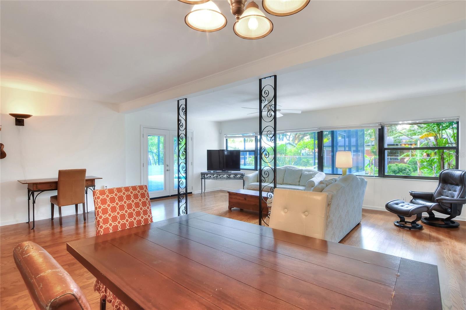 Image 10 of 51 For 2635 Martin Avenue