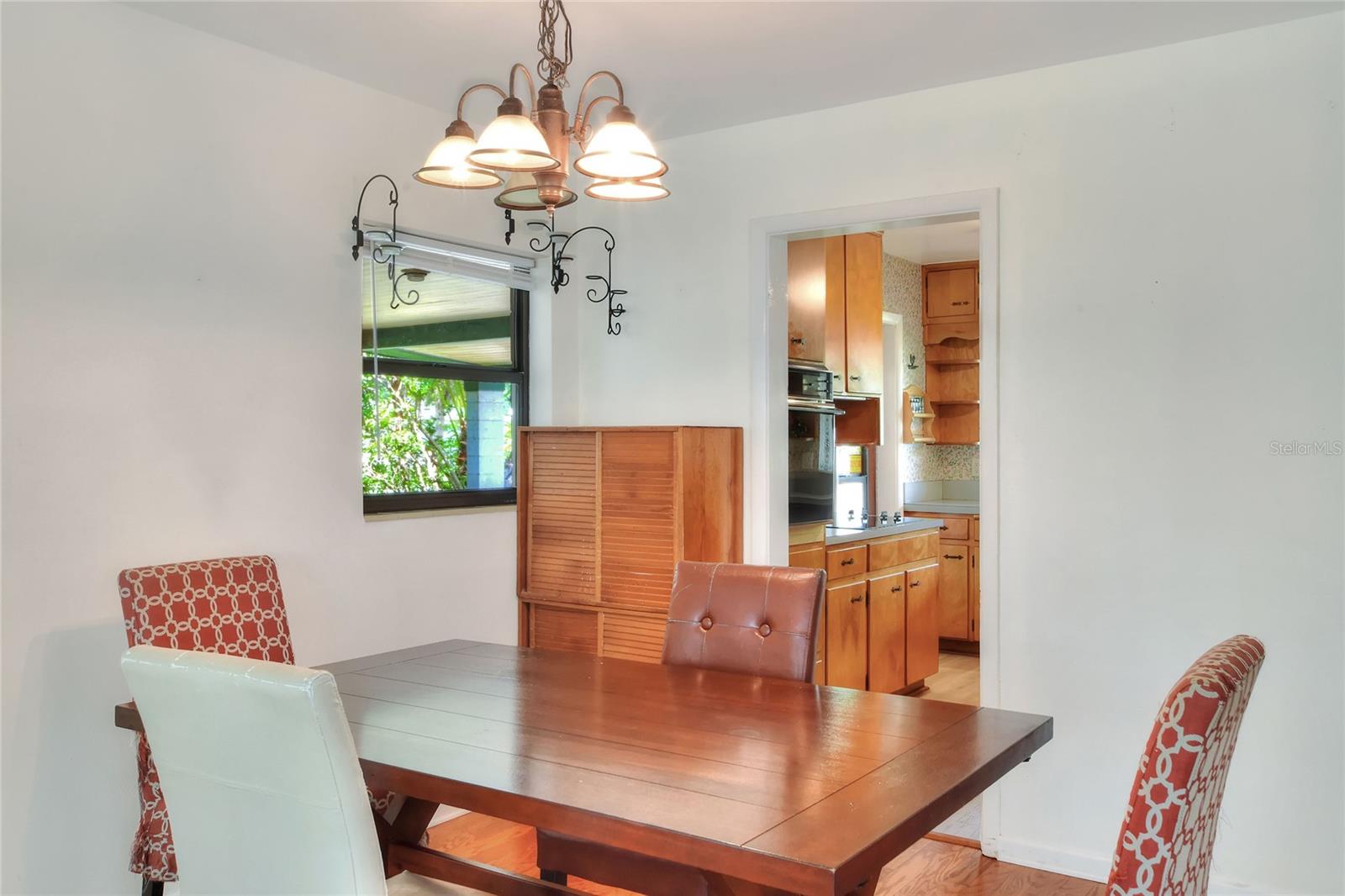 Image 11 of 51 For 2635 Martin Avenue