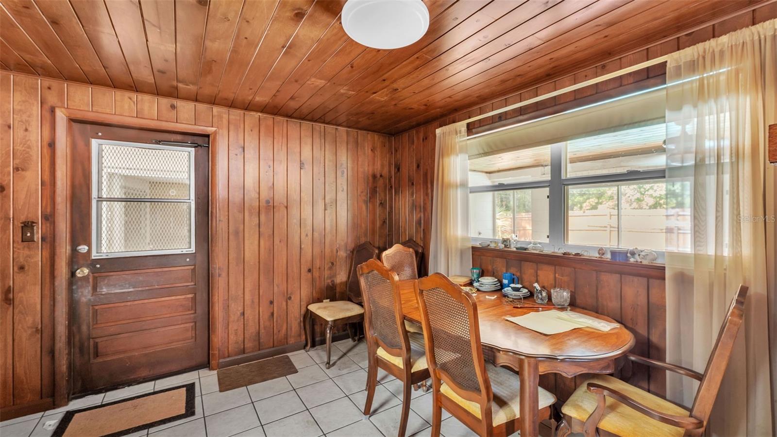 Image 16 of 55 For 730 Carver Street