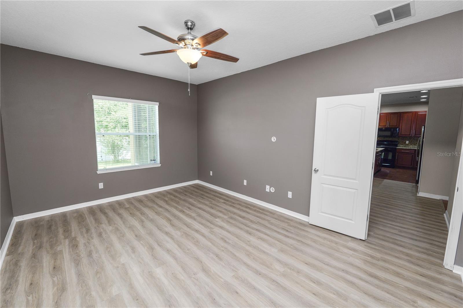 Image 19 of 38 For 613 Stonehaven Drive