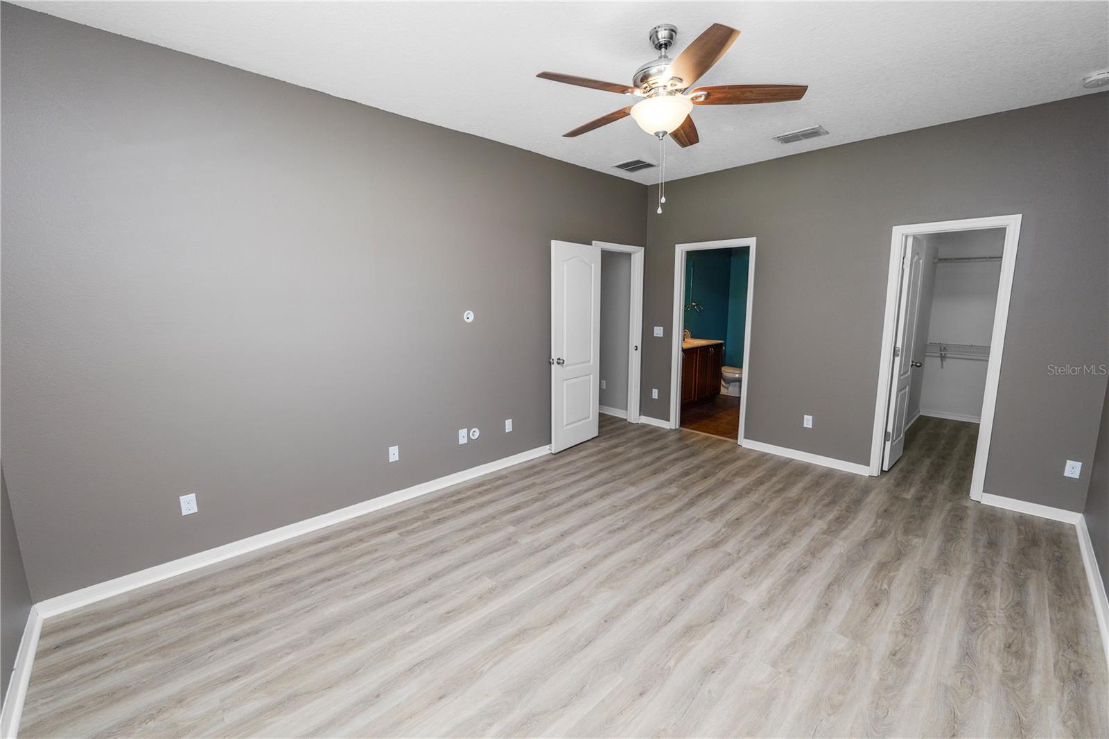 Image 20 of 38 For 613 Stonehaven Drive