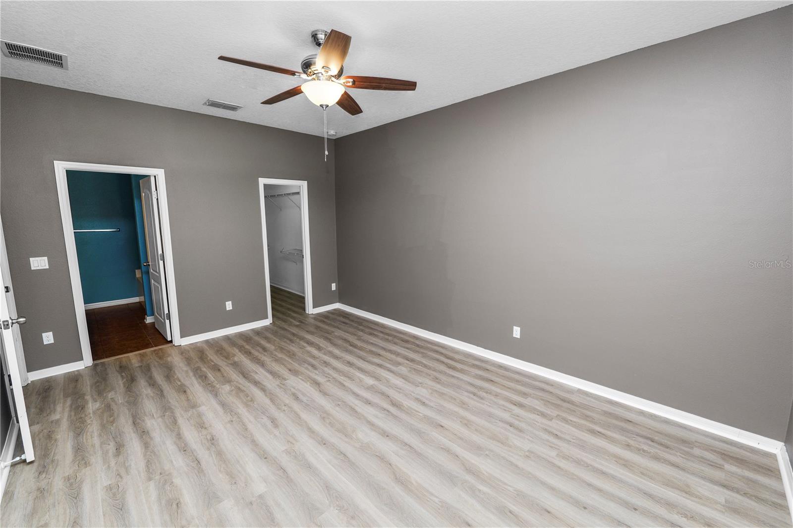 Image 21 of 38 For 613 Stonehaven Drive