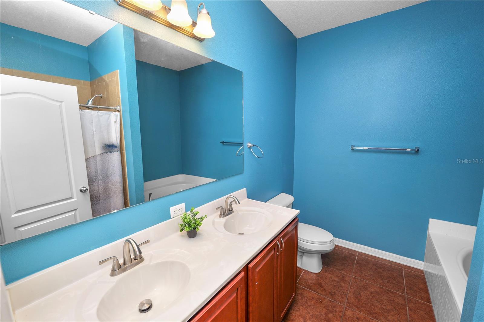 Image 22 of 38 For 613 Stonehaven Drive