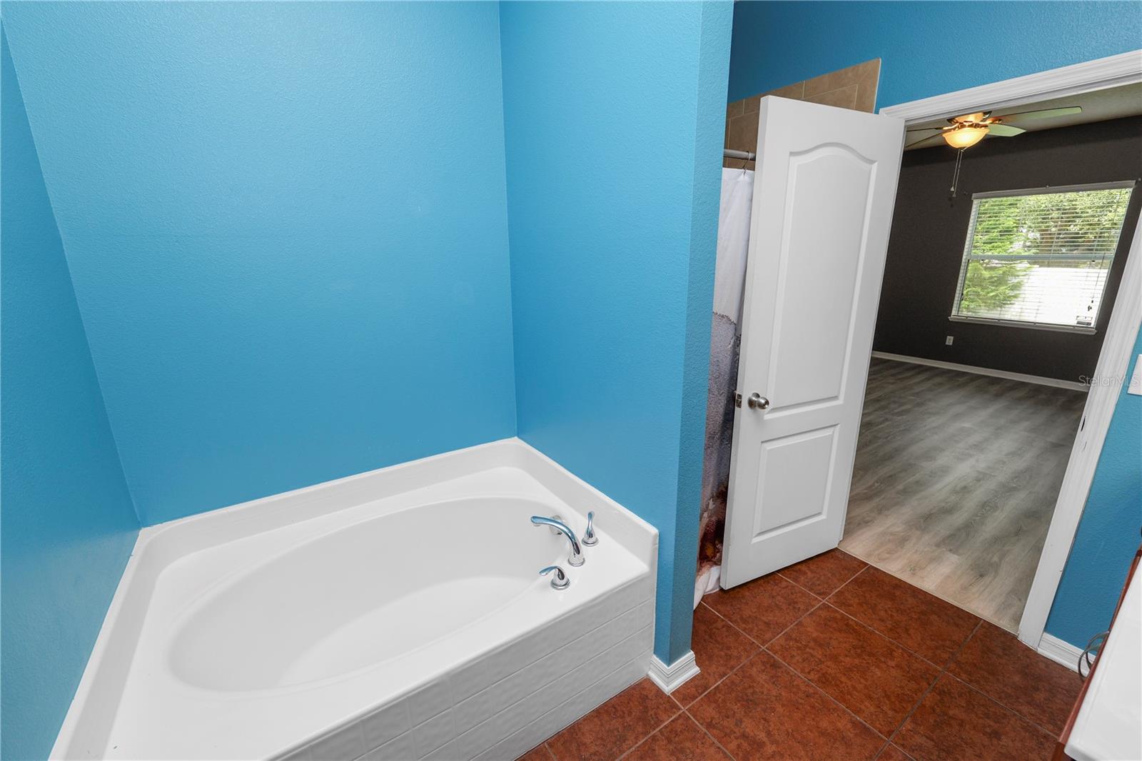Image 24 of 38 For 613 Stonehaven Drive