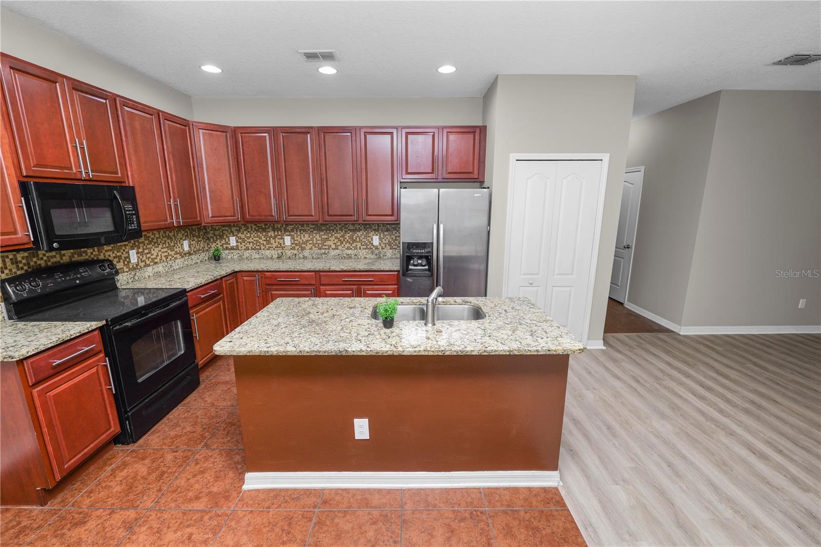 Image 8 of 38 For 613 Stonehaven Drive