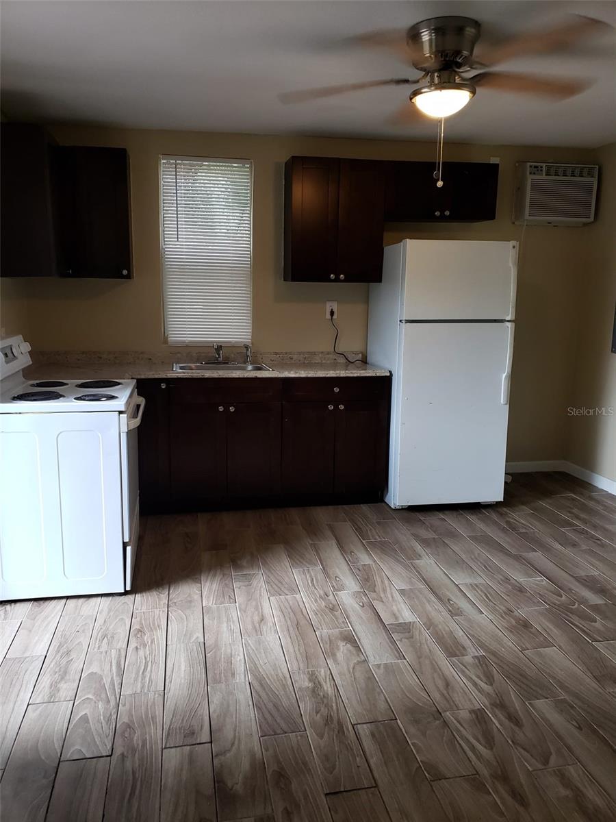 Image 2 of 11 For 1116 Texas Avenue 2