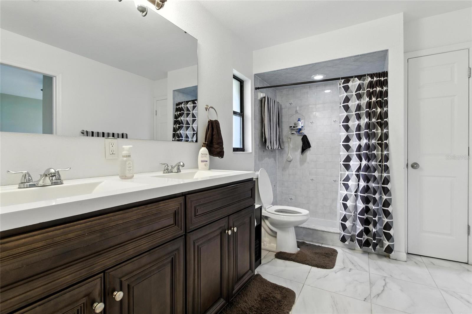 Image 19 of 48 For 709 Sagewood Drive