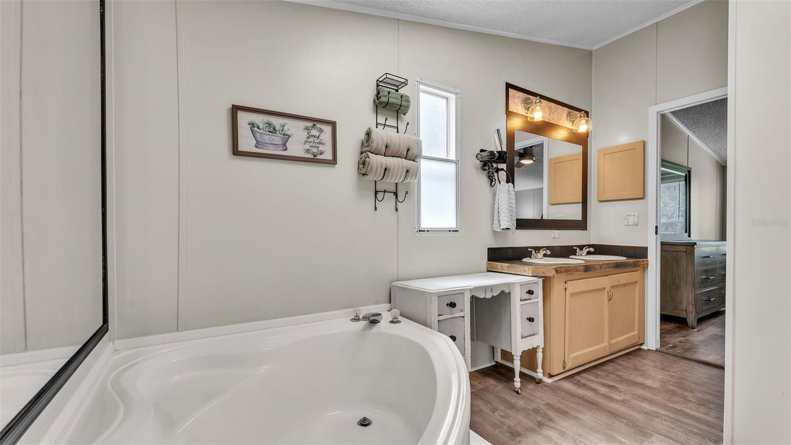 Image 33 of 52 For 309 Hunter Road