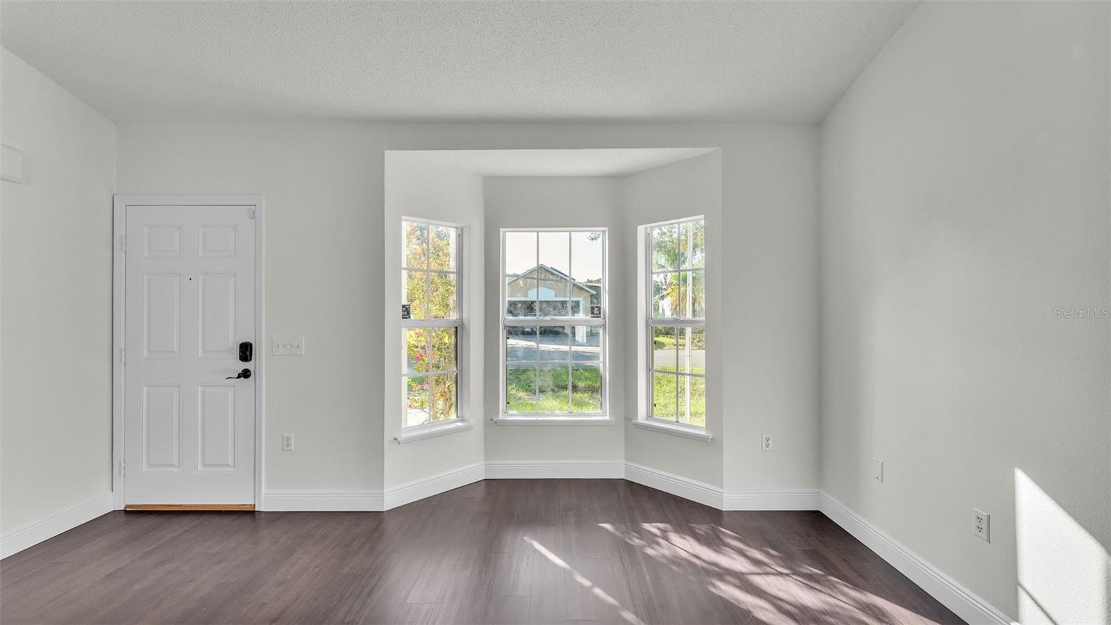 Image 6 of 42 For 3917 Warbler Drive