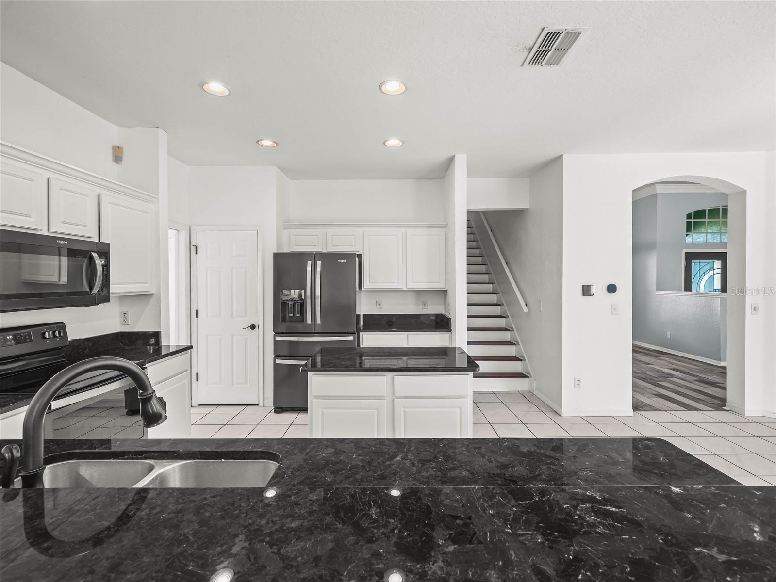 Listing photo id 8 for 3504 Kilmer Drive