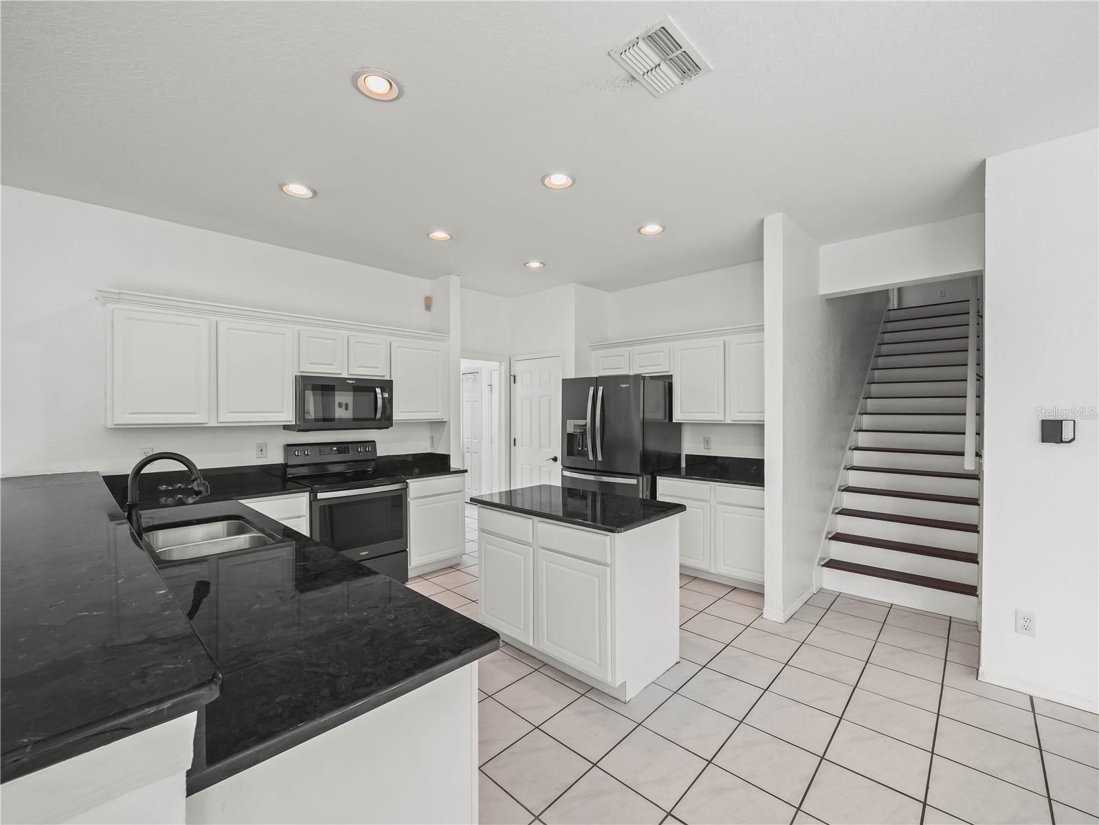 Listing photo id 9 for 3504 Kilmer Drive
