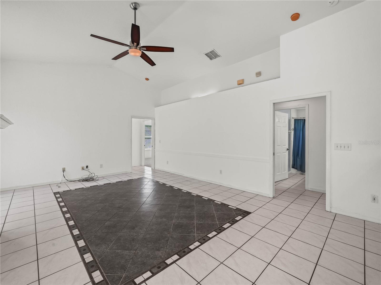 Listing photo id 11 for 3504 Kilmer Drive