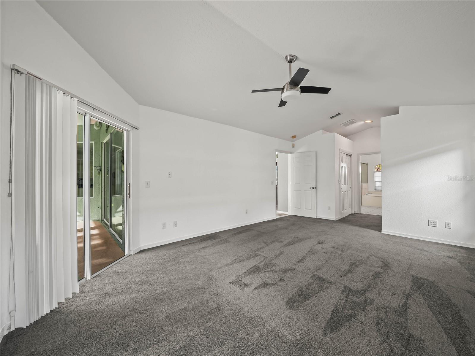 Listing photo id 16 for 3504 Kilmer Drive