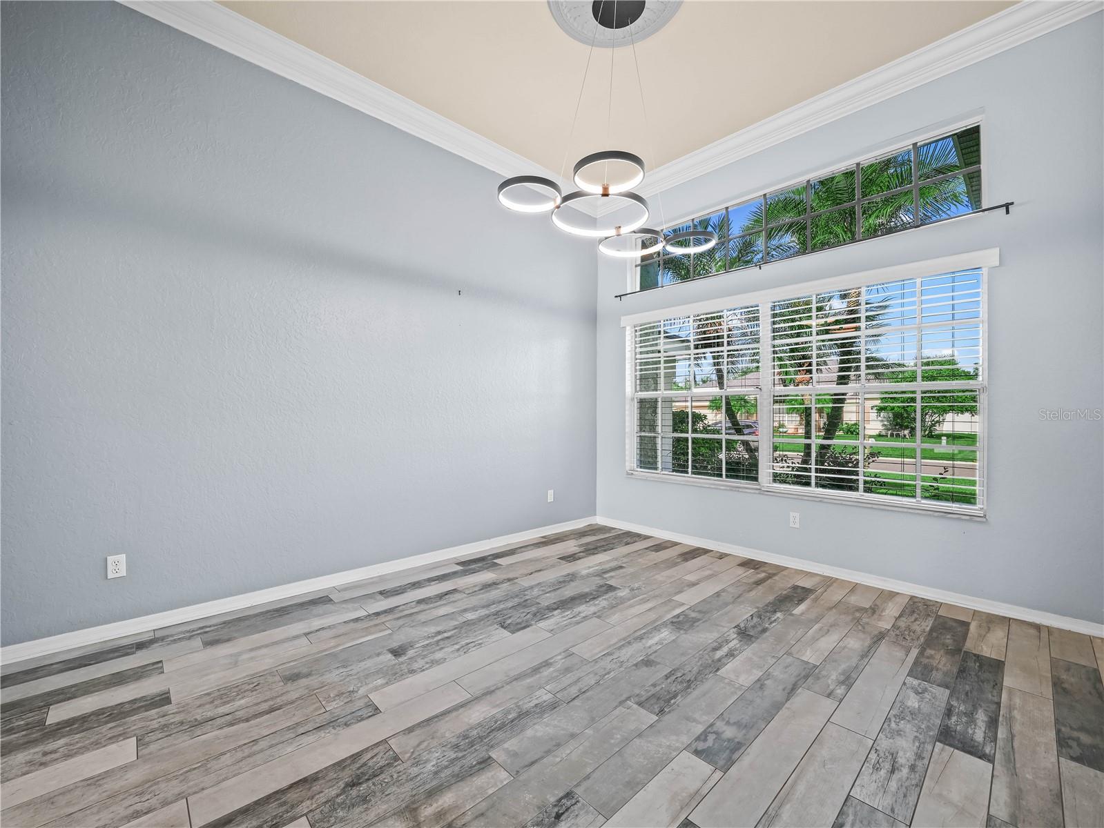 Listing photo id 2 for 3504 Kilmer Drive
