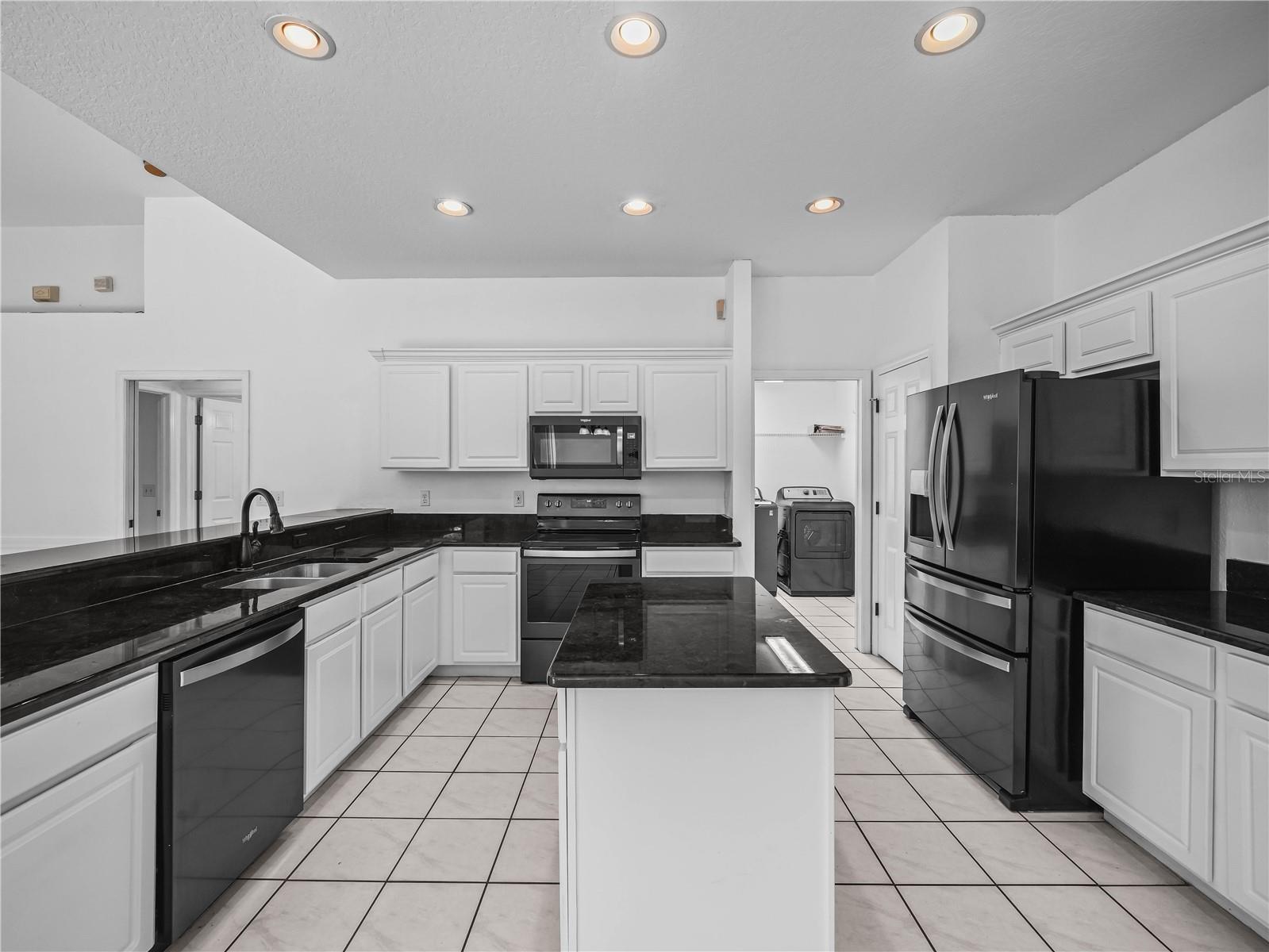 Listing photo id 6 for 3504 Kilmer Drive