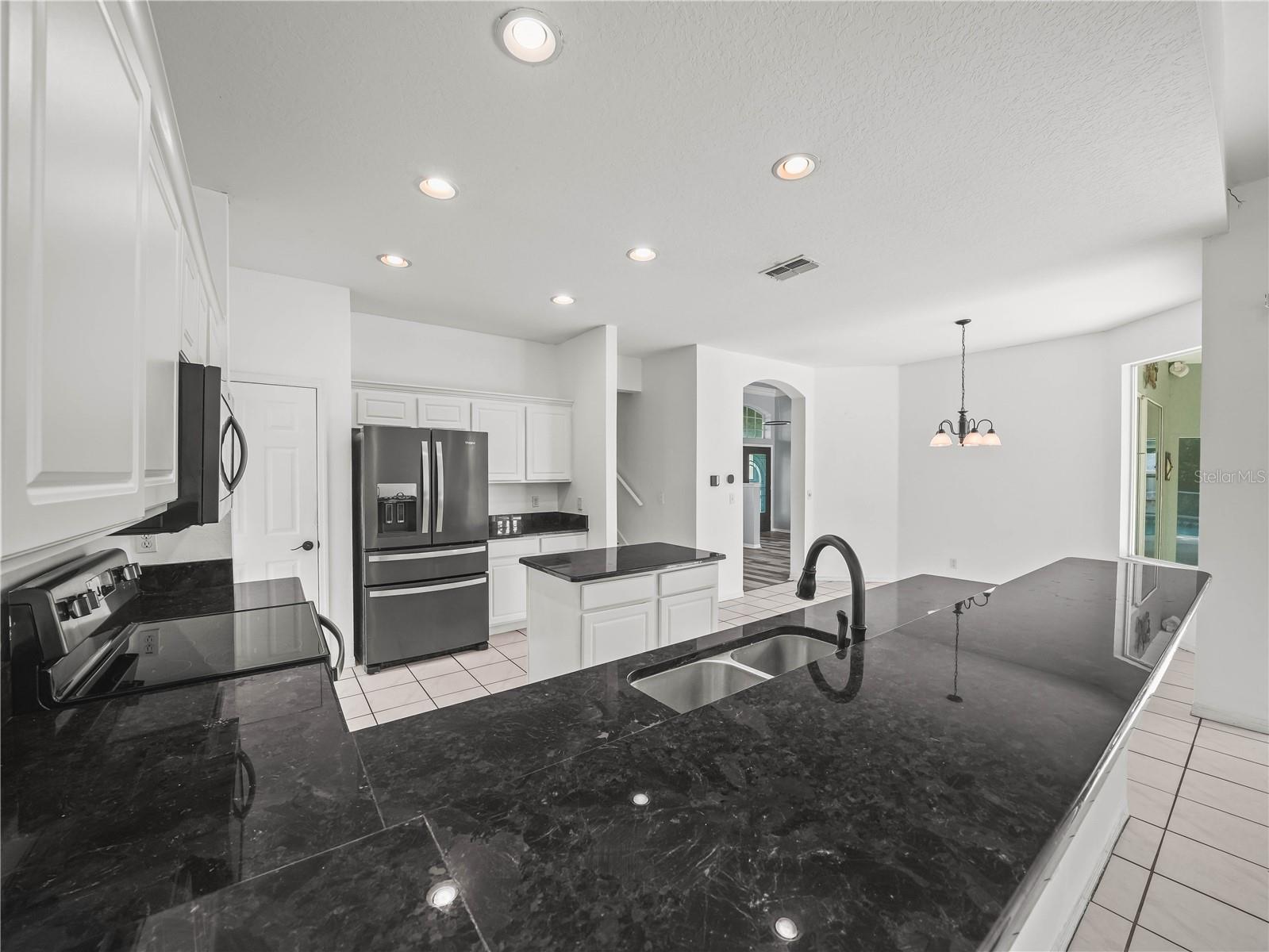 Listing photo id 7 for 3504 Kilmer Drive