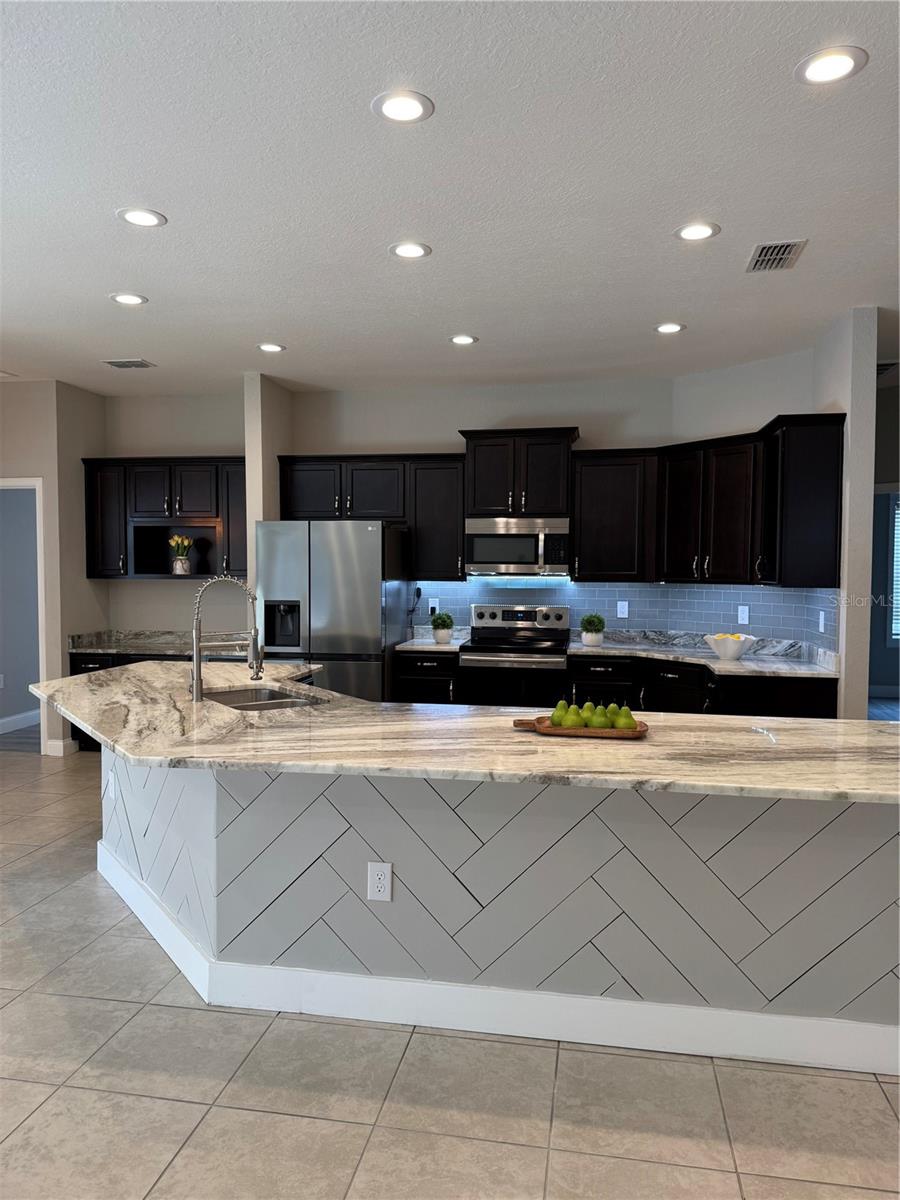 Image 14 of 63 For 5829 Valentino Way