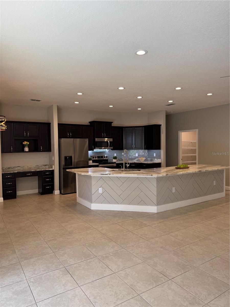 Image 20 of 63 For 5829 Valentino Way