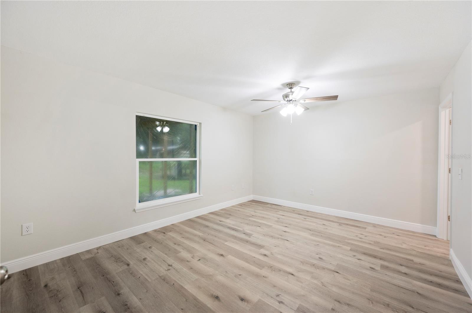Image 10 of 41 For 4215 Glenoak Drive N