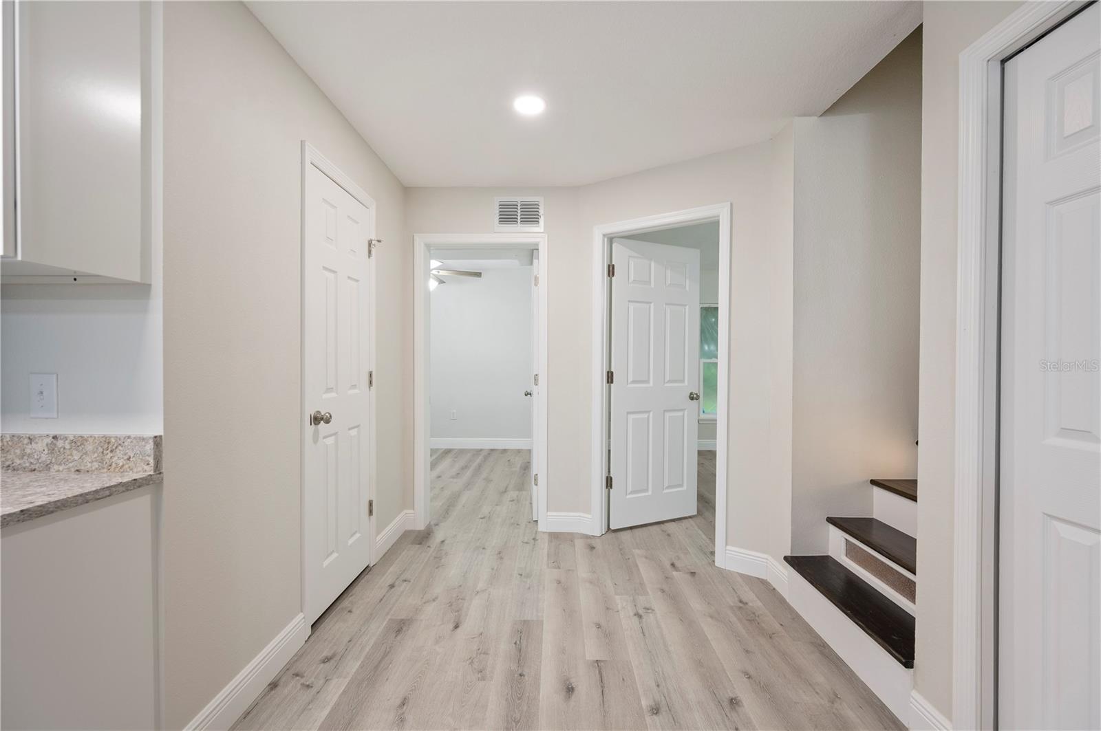 Image 15 of 41 For 4215 Glenoak Drive N