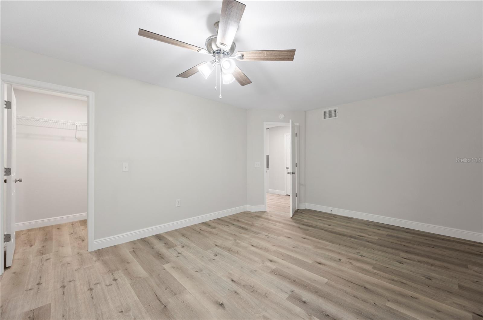 Image 16 of 41 For 4215 Glenoak Drive N