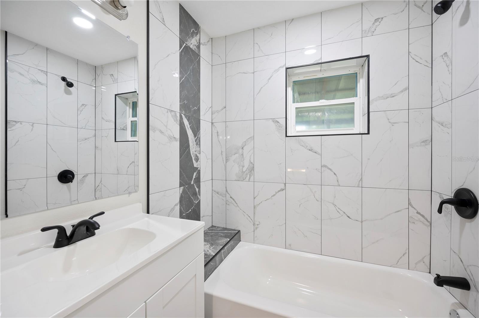 Image 18 of 41 For 4215 Glenoak Drive N