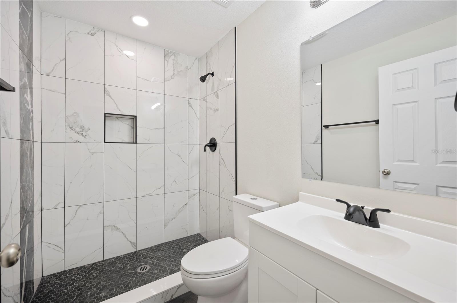 Image 19 of 41 For 4215 Glenoak Drive N