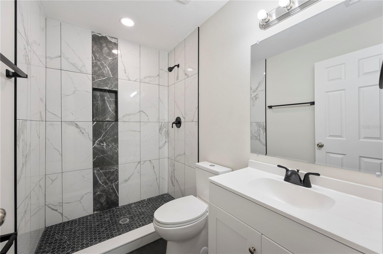 Image 20 of 41 For 4215 Glenoak Drive N