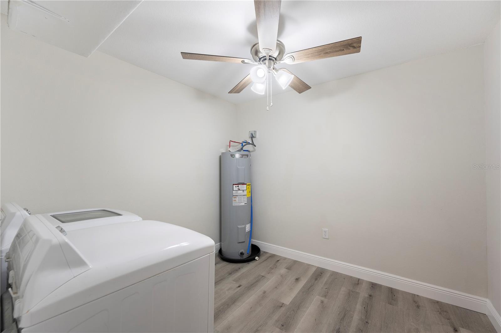 Image 26 of 41 For 4215 Glenoak Drive N