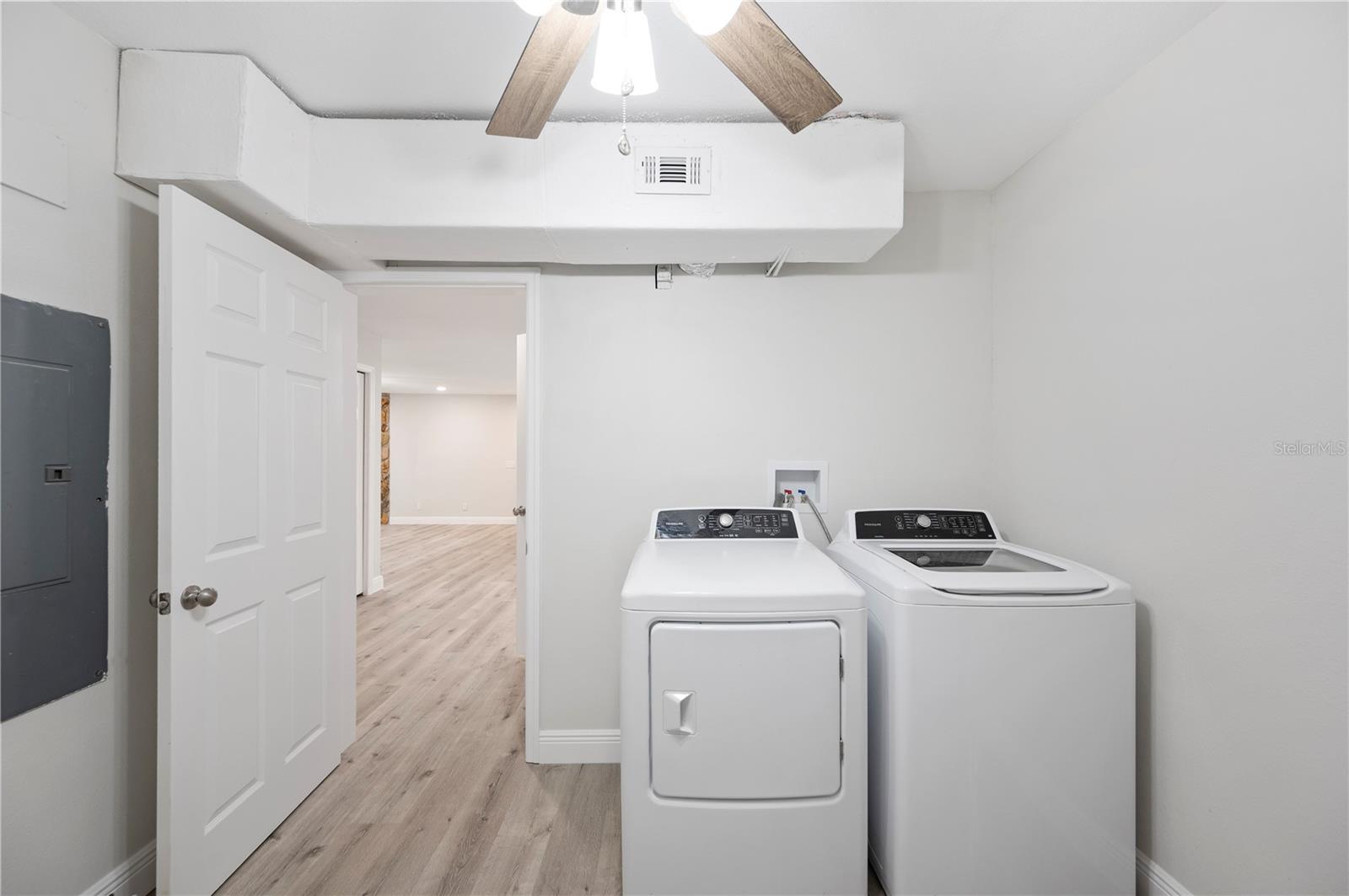 Image 27 of 41 For 4215 Glenoak Drive N