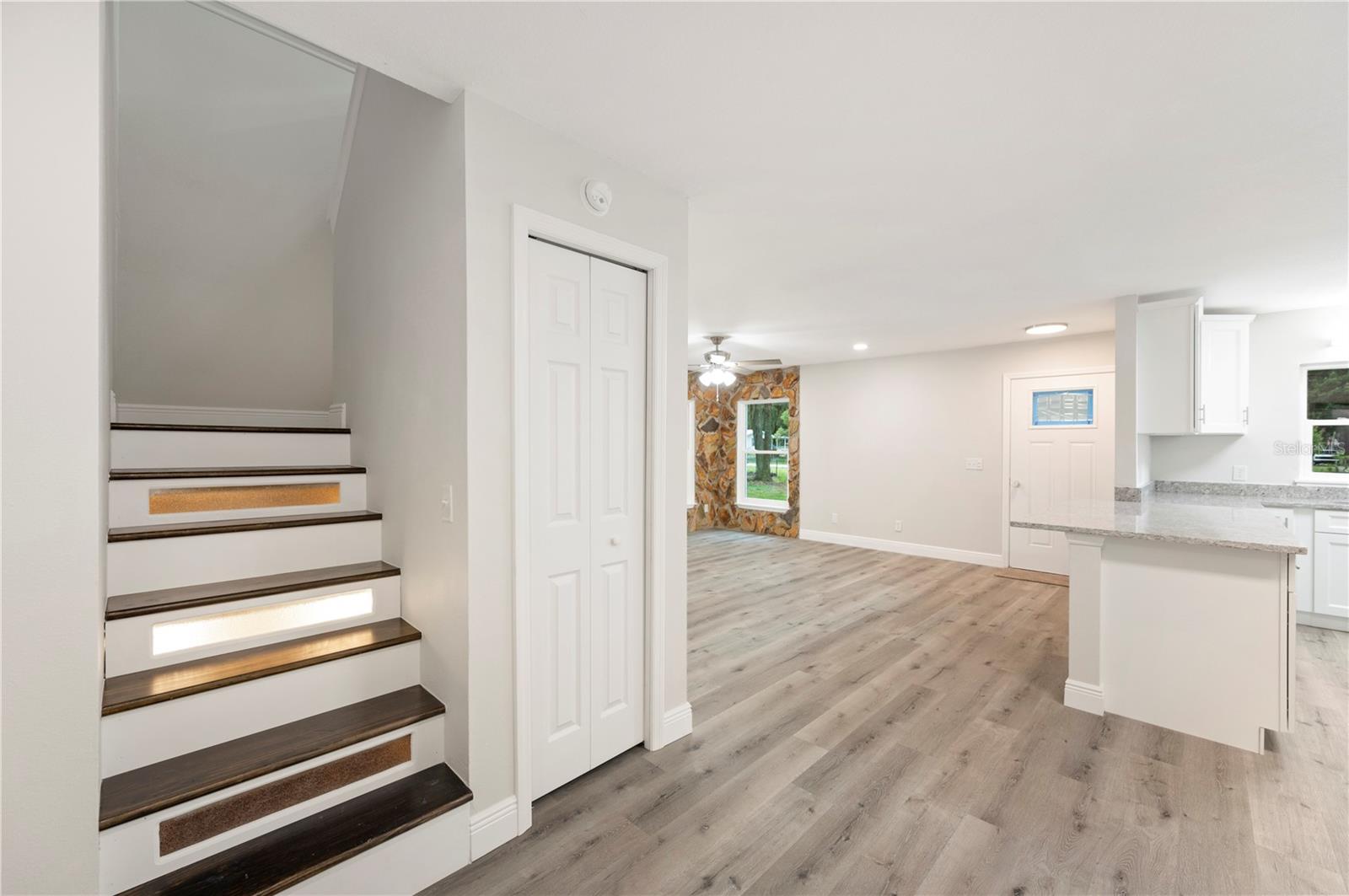 Image 28 of 41 For 4215 Glenoak Drive N