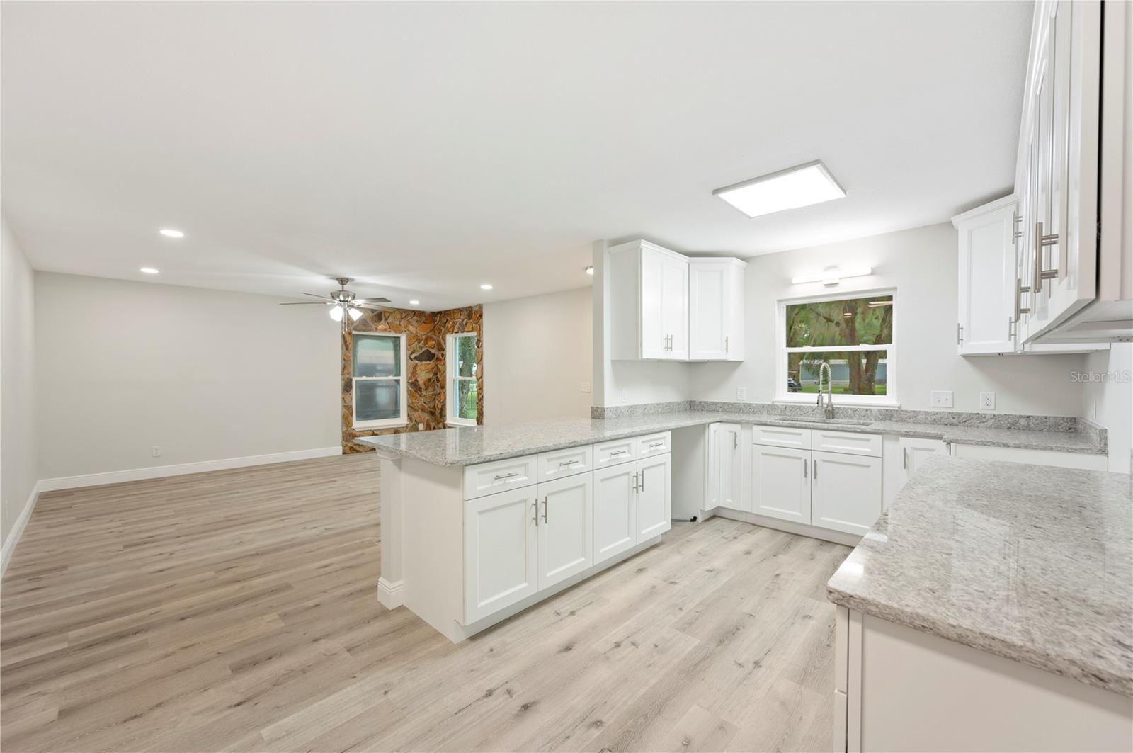 Image 29 of 41 For 4215 Glenoak Drive N