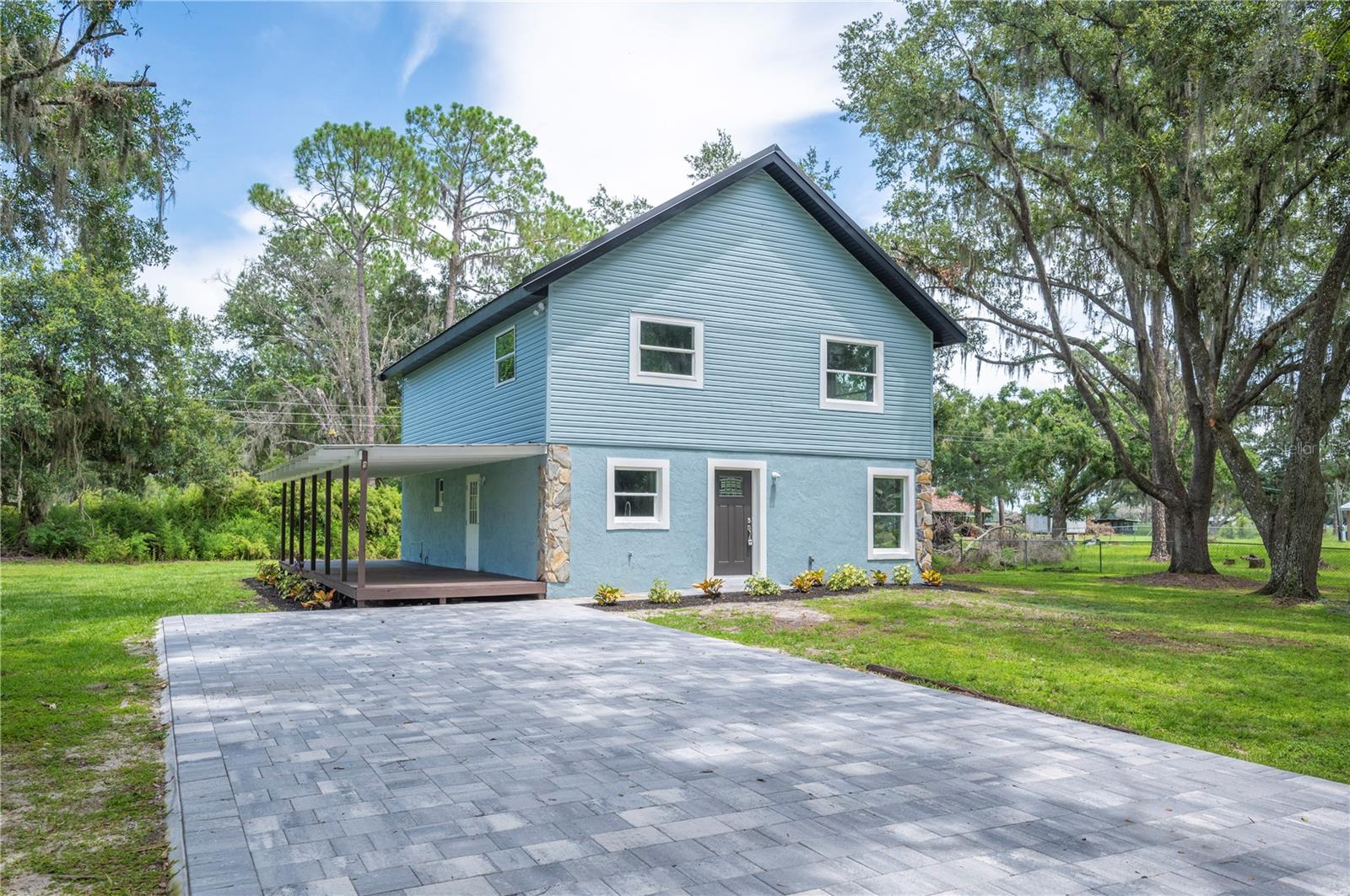Image 3 of 41 For 4215 Glenoak Drive N