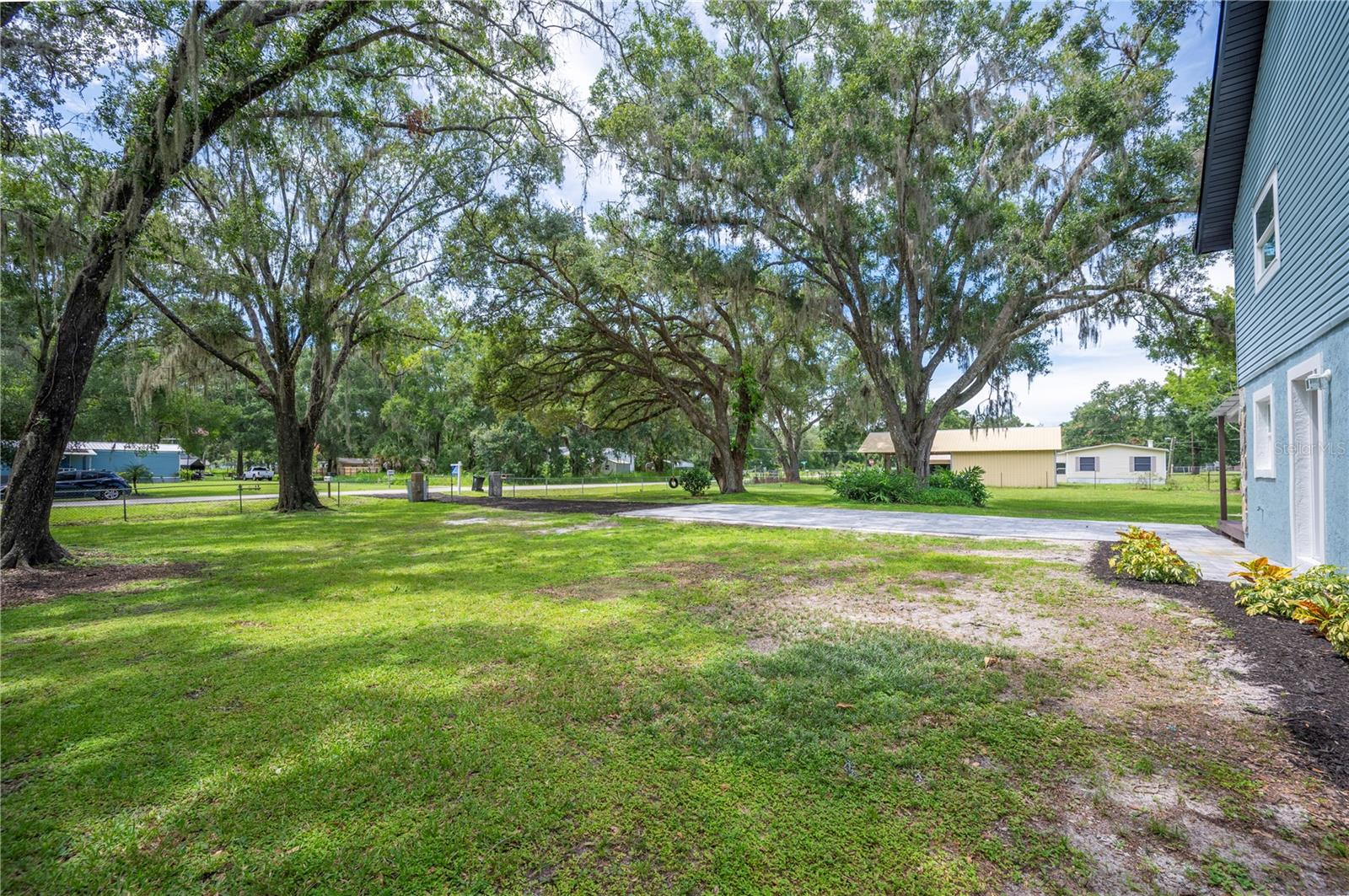 Image 32 of 41 For 4215 Glenoak Drive N