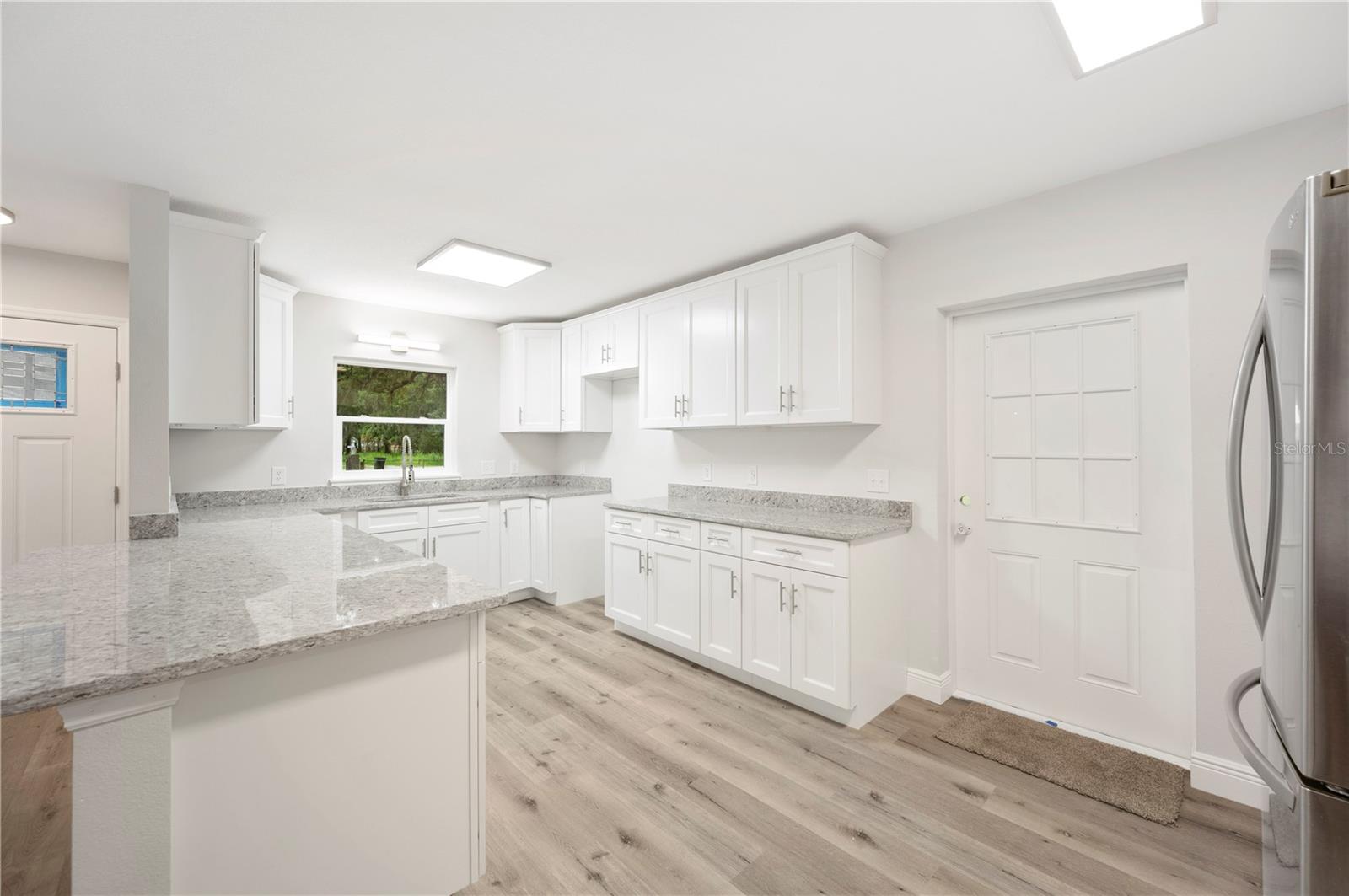 Image 7 of 41 For 4215 Glenoak Drive N