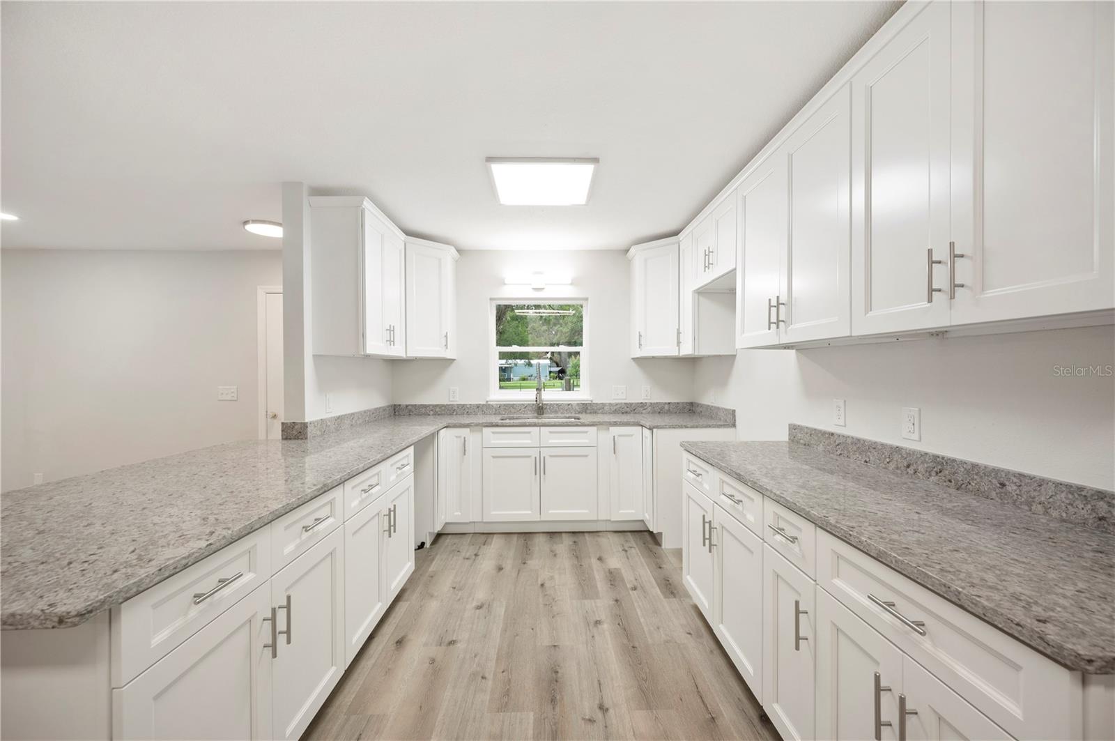 Image 8 of 41 For 4215 Glenoak Drive N