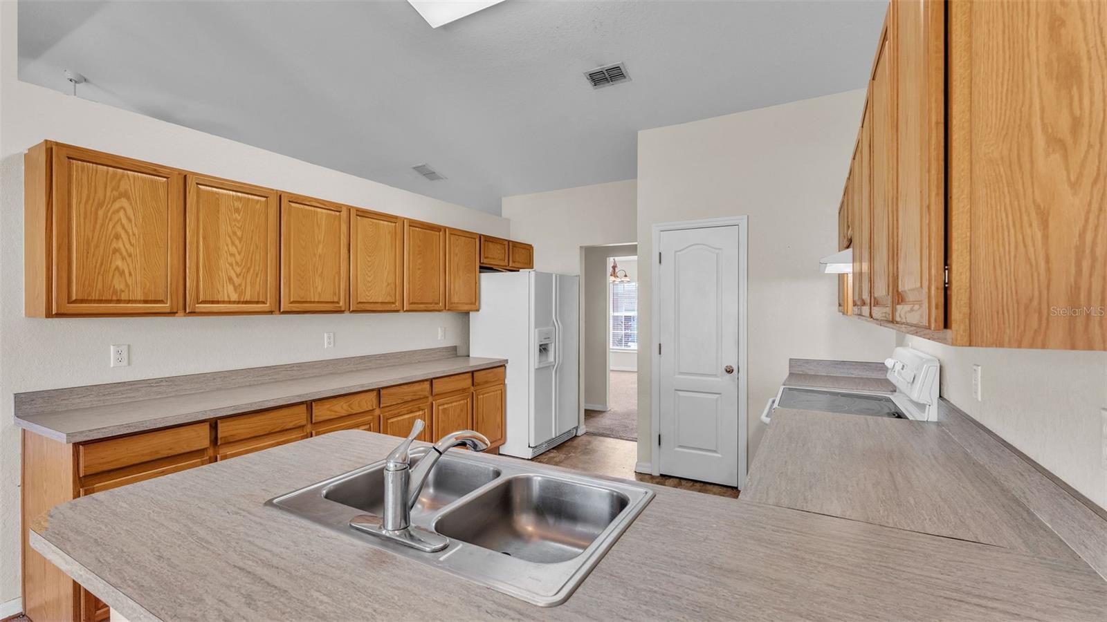 Image 20 of 40 For 6743 Highlands Creek Boulevard