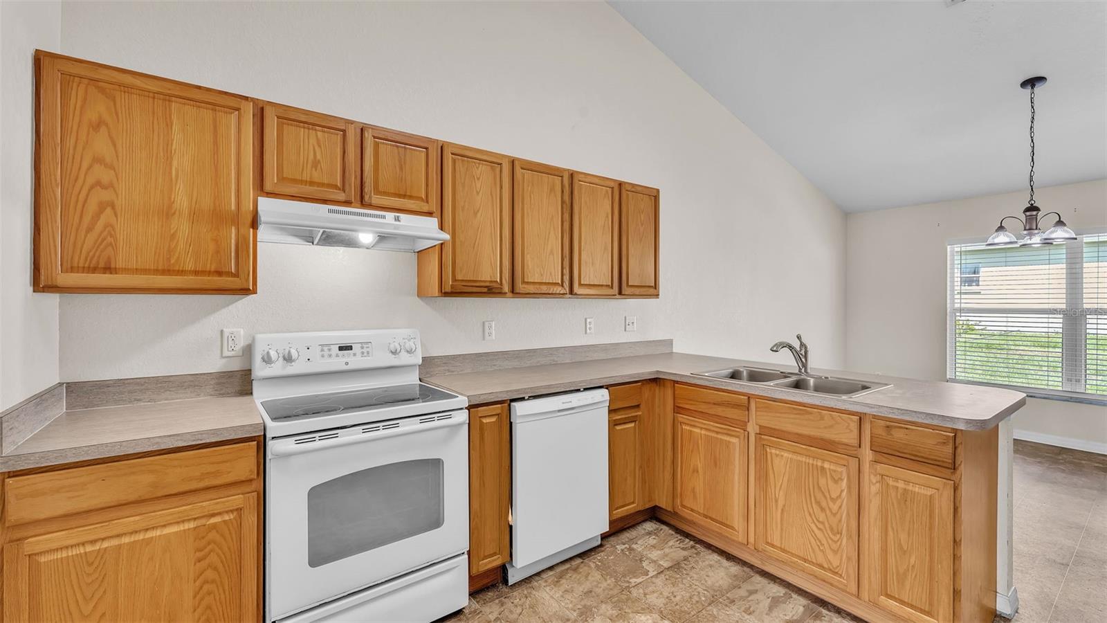 Image 21 of 40 For 6743 Highlands Creek Boulevard