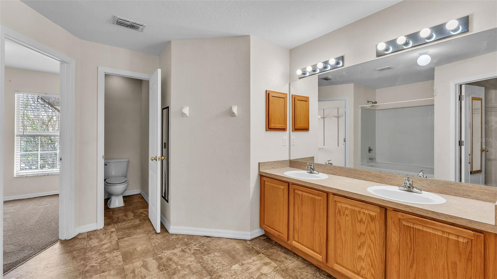 Image 26 of 40 For 6743 Highlands Creek Boulevard