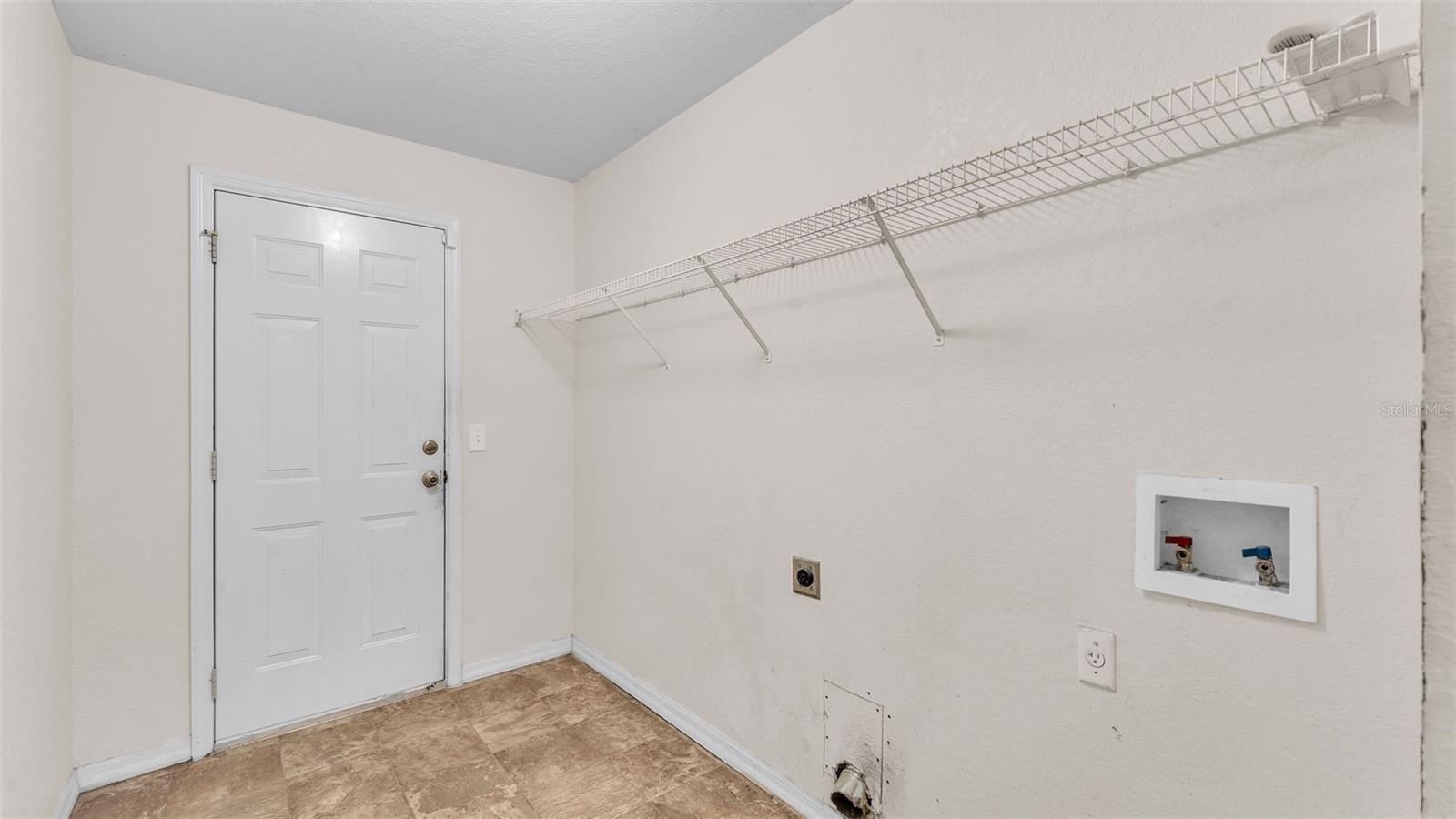 Image 32 of 40 For 6743 Highlands Creek Boulevard