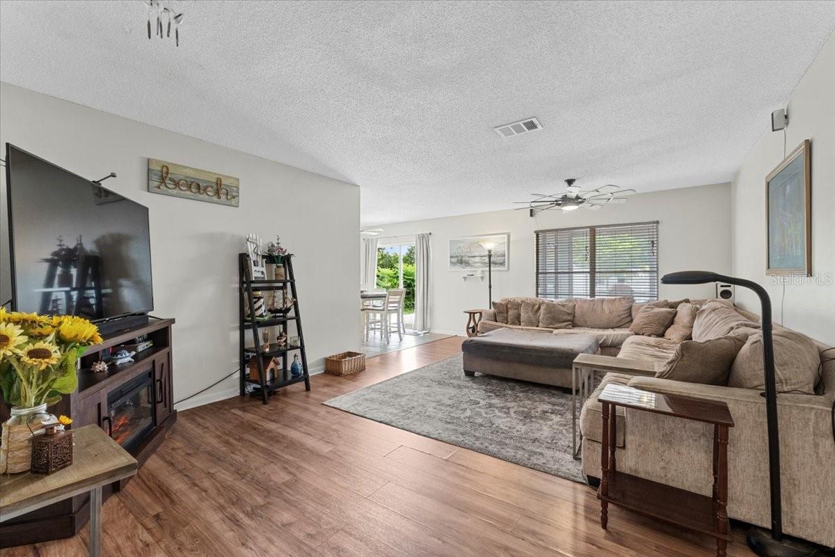 Listing photo id 11 for 512 Hilldale Road